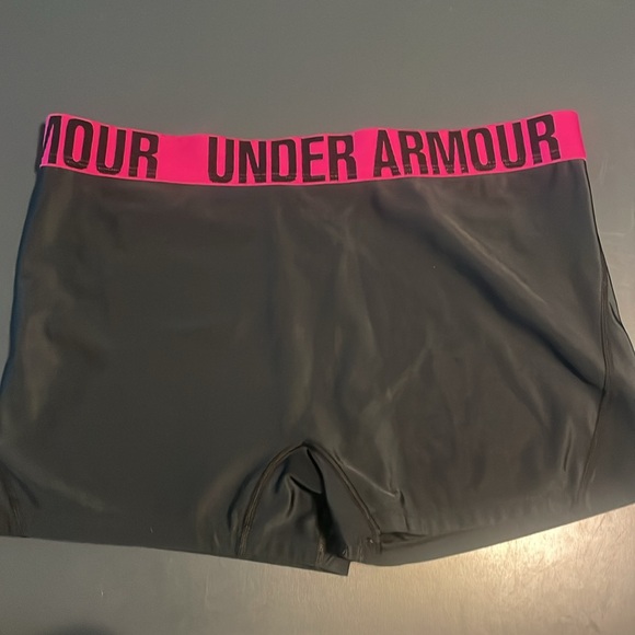 Under armour biker shorts - size large - worn - Picture 2 of 2